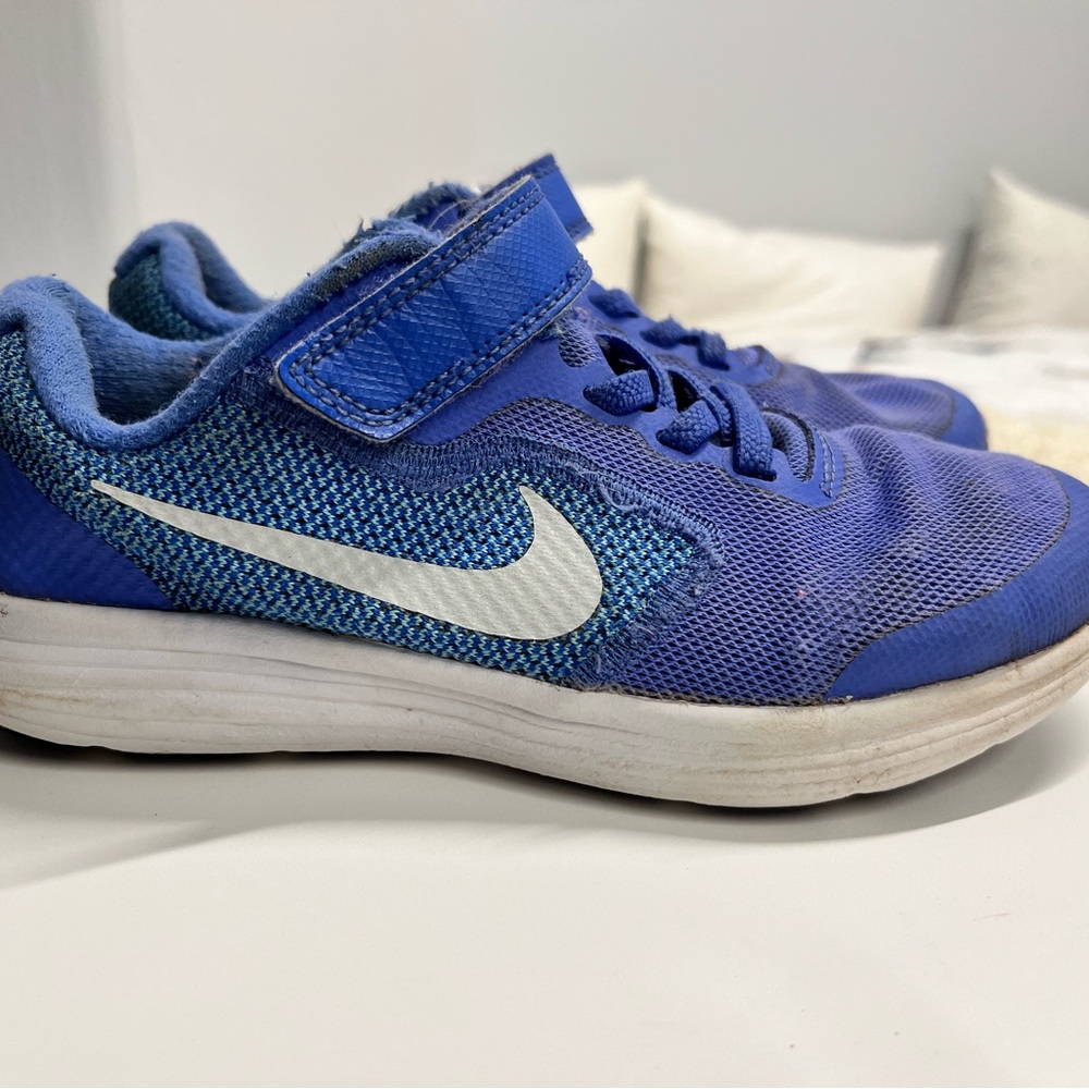 Free with bundle-Nike Boys Sneakers Size 1 Blue Running Shoes Velcro Lace